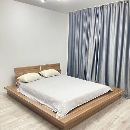 Квартира Для Большой Семьи Алмати Екстер'єр фото