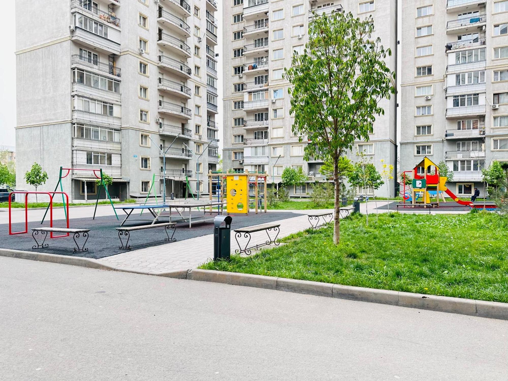 Квартира Для Большой Семьи Алмати Екстер'єр фото